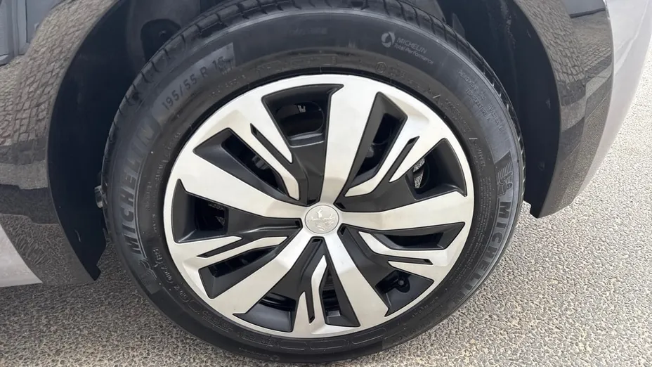 PEUGEOT 208 e-208 Active