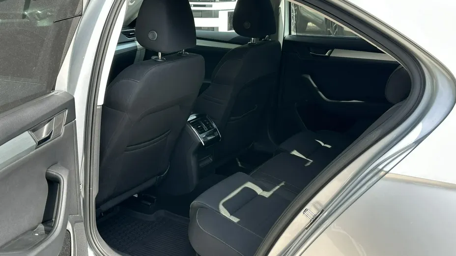 SKODA Superb -