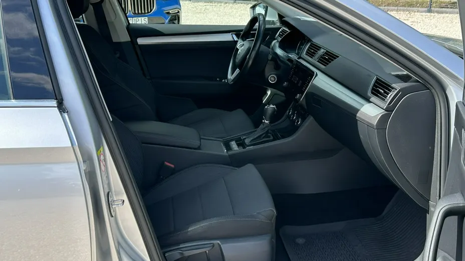 SKODA Superb -