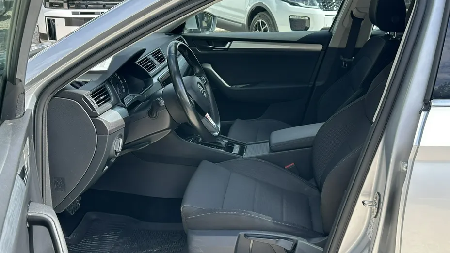 SKODA Superb -