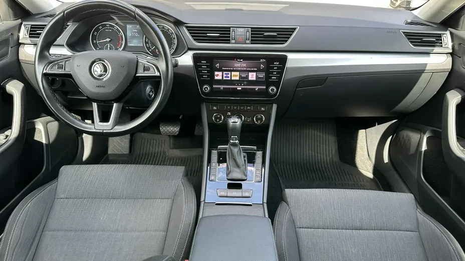 SKODA Superb -
