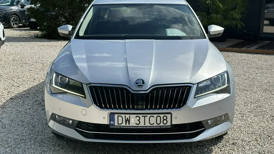 SKODA Superb -