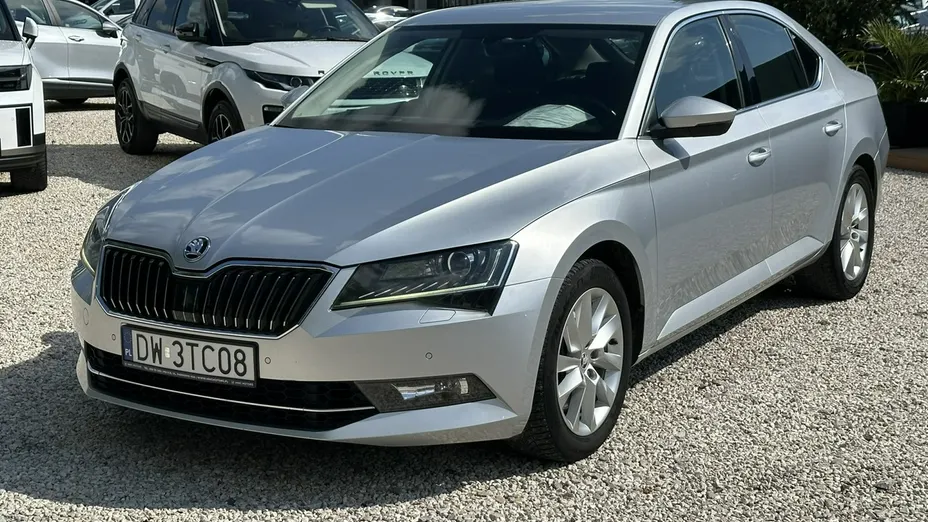 SKODA Superb -