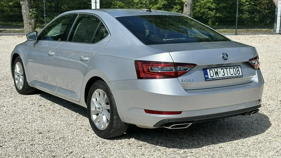 SKODA Superb -