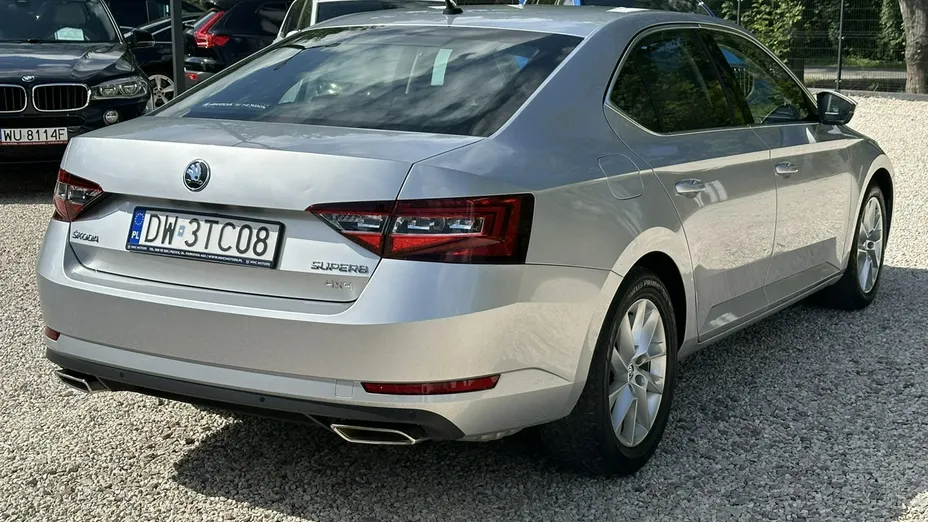 SKODA Superb -