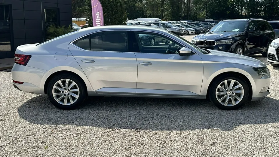 SKODA Superb -