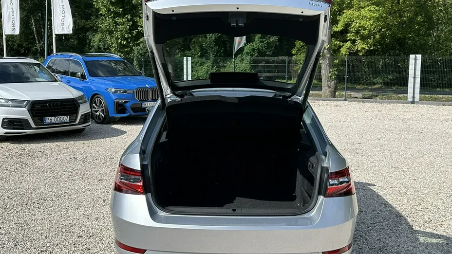 SKODA Superb -
