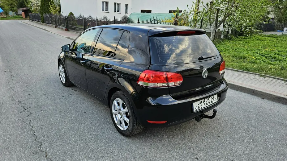 VOLKSWAGEN Golf -