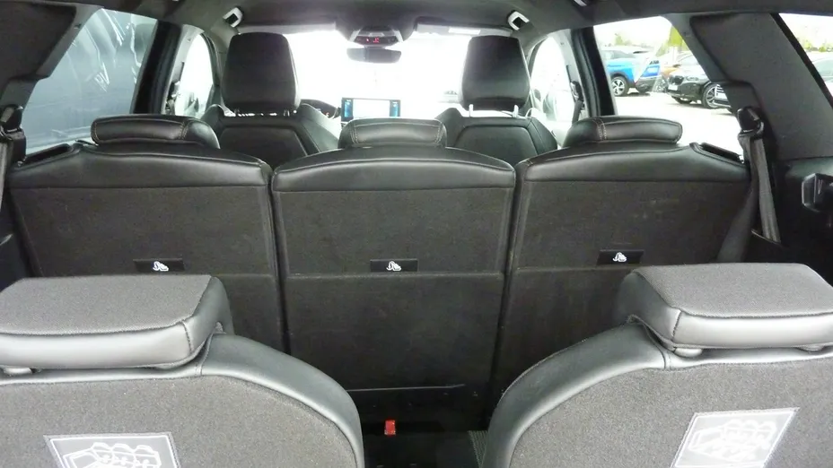 PEUGEOT 5008 -