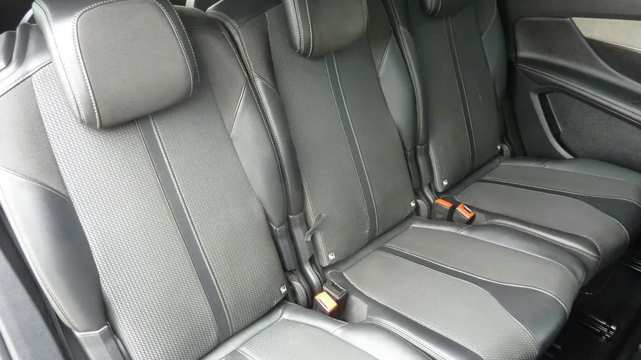 PEUGEOT 5008 -