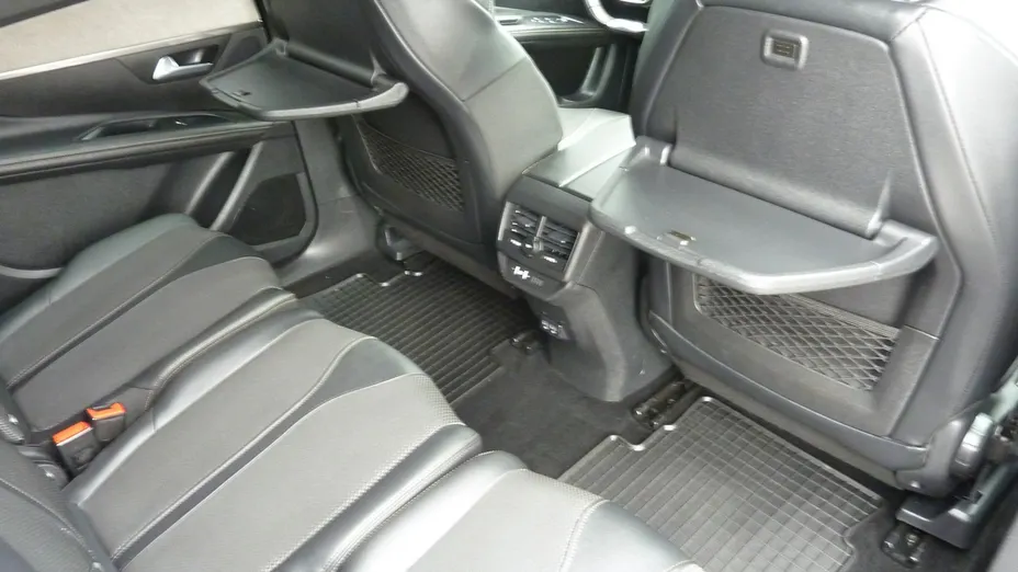 PEUGEOT 5008 -