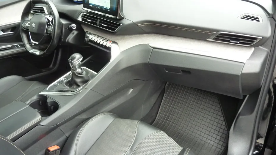 PEUGEOT 5008 -