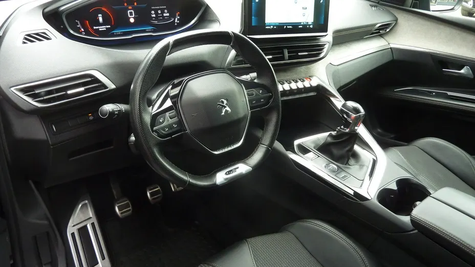 PEUGEOT 5008 -