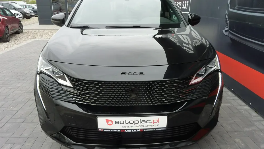 PEUGEOT 5008 -