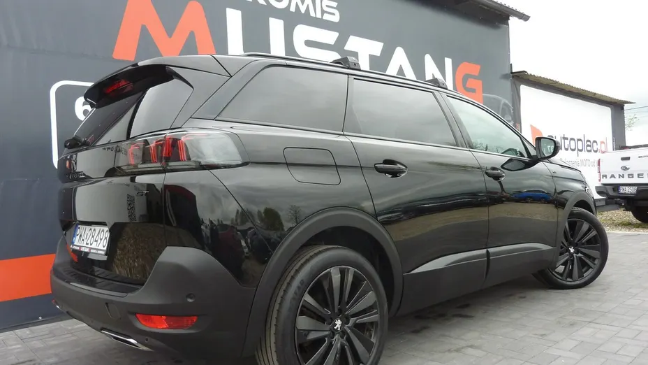 PEUGEOT 5008 -