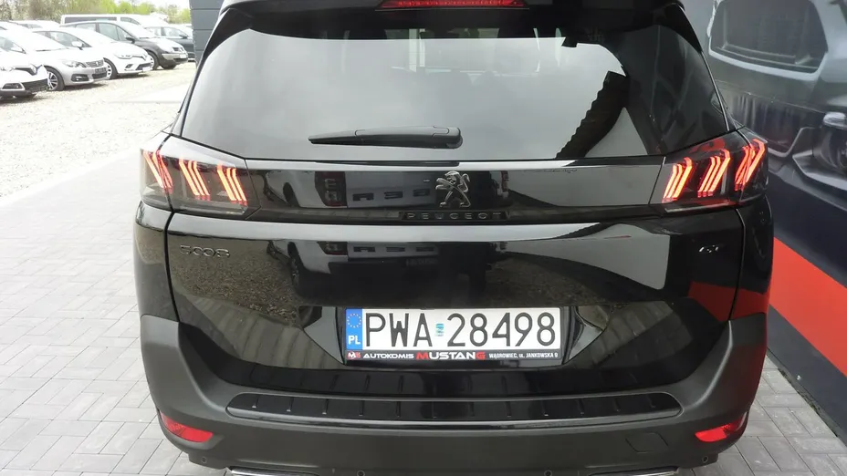 PEUGEOT 5008 -