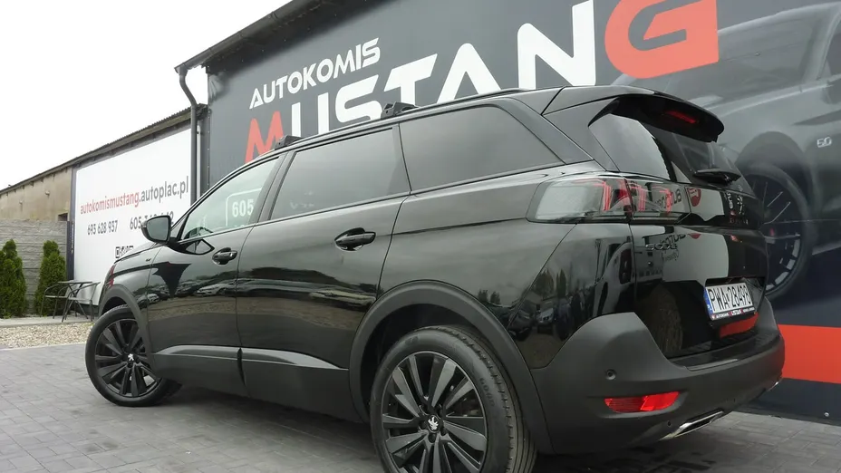 PEUGEOT 5008 -