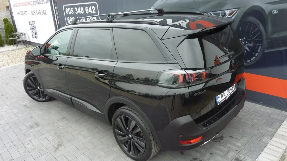 PEUGEOT 5008 -