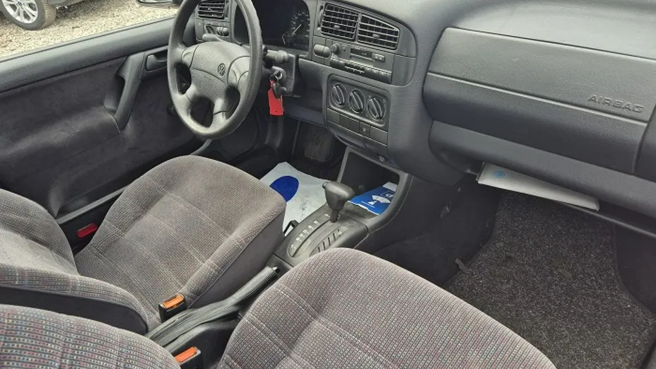 VOLKSWAGEN Vento -