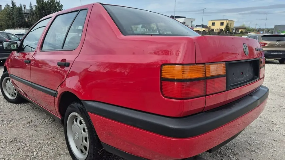 VOLKSWAGEN Vento -