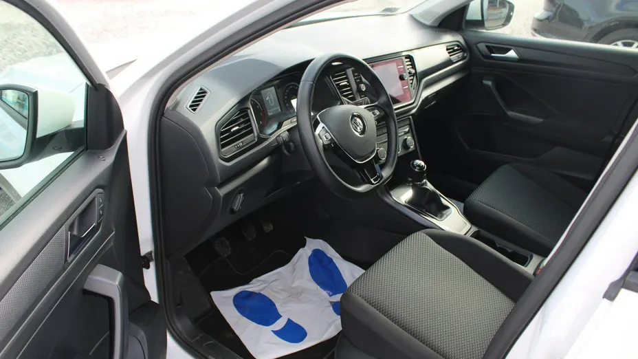 VOLKSWAGEN T-ROC -