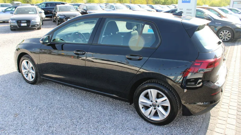 VOLKSWAGEN Golf -