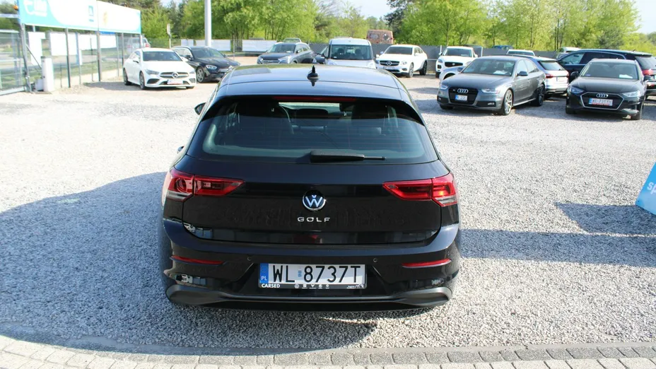 VOLKSWAGEN Golf -