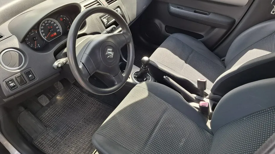 SUZUKI Swift -