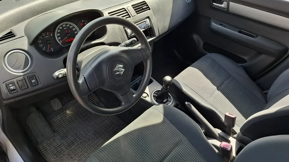 SUZUKI Swift -