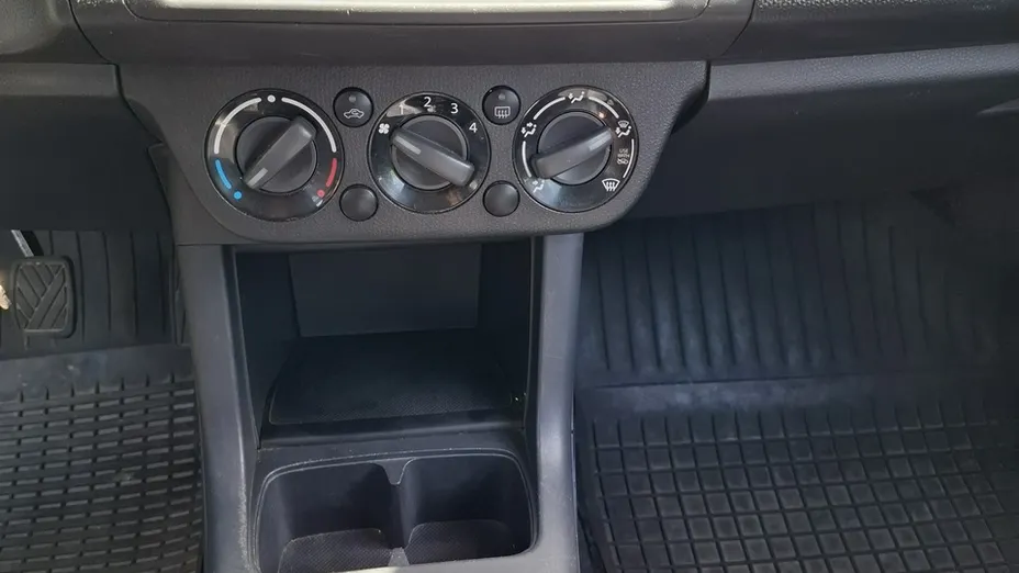 SUZUKI Swift -