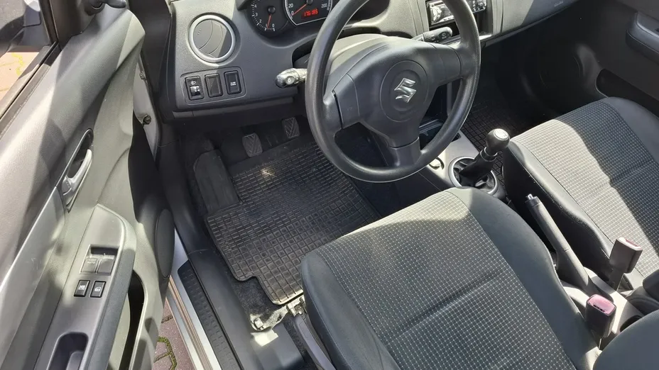 SUZUKI Swift -