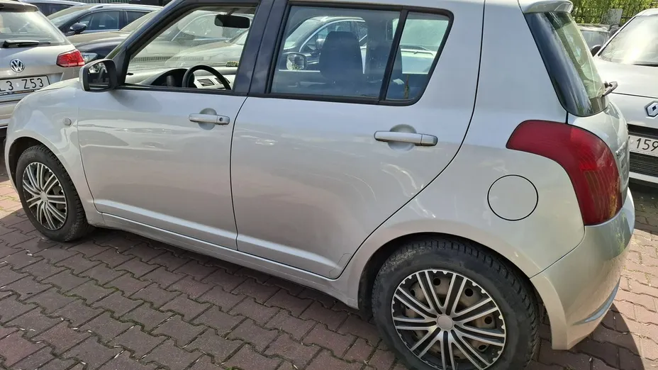 SUZUKI Swift -