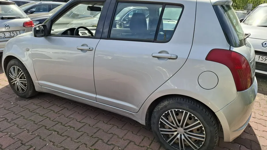SUZUKI Swift -
