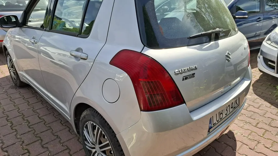 SUZUKI Swift -