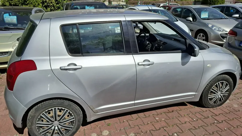 SUZUKI Swift -