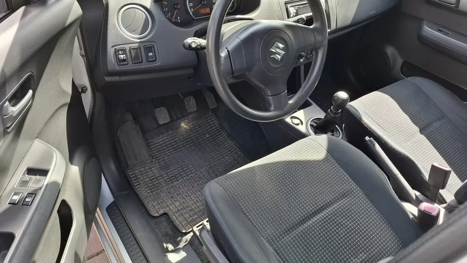 SUZUKI Swift -