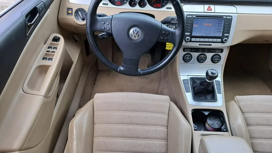 VOLKSWAGEN Passat -
