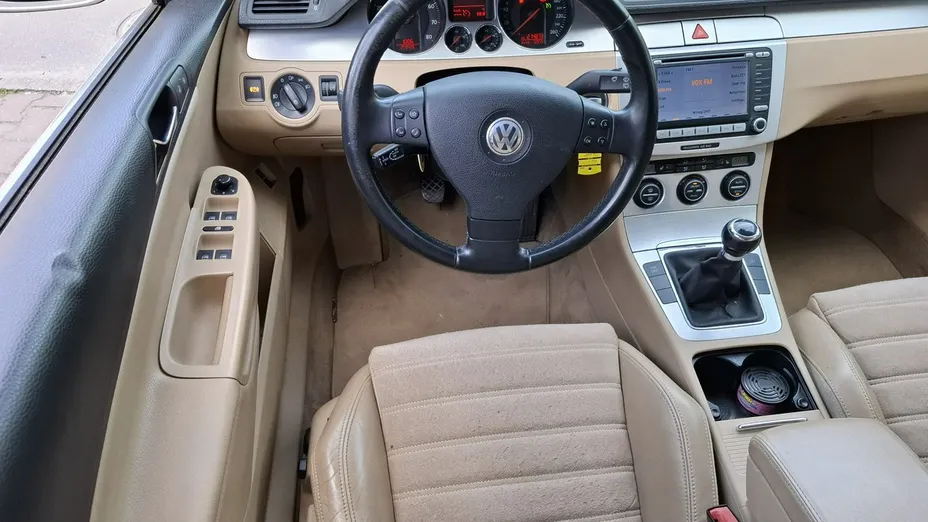 VOLKSWAGEN Passat -