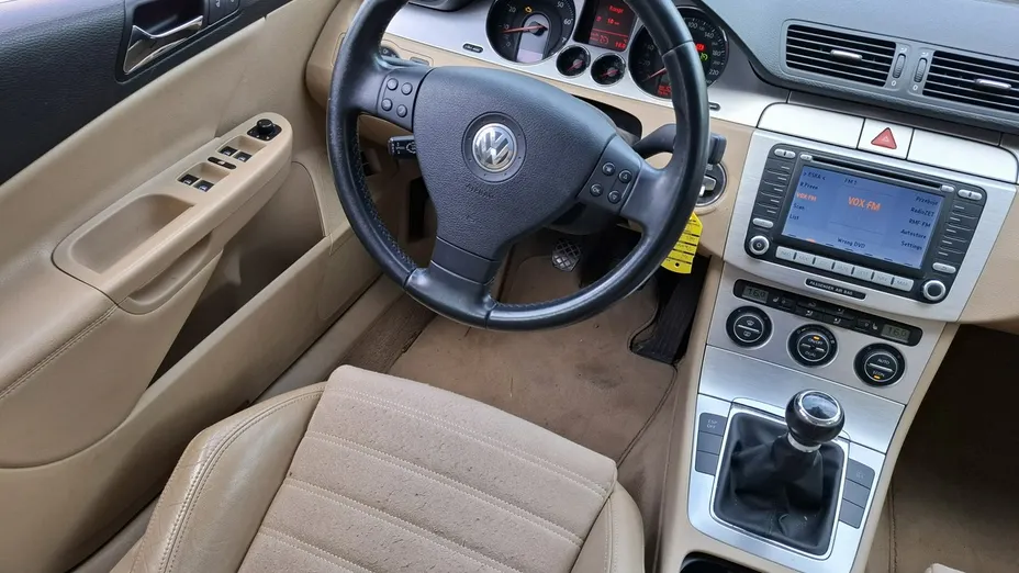 VOLKSWAGEN Passat -
