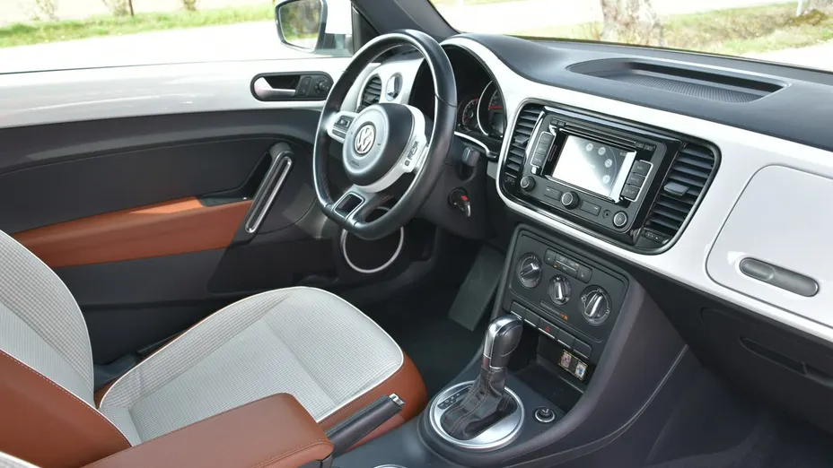 VOLKSWAGEN New Beetle -