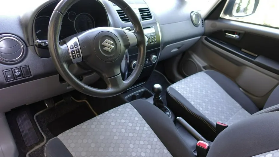 SUZUKI SX4 -