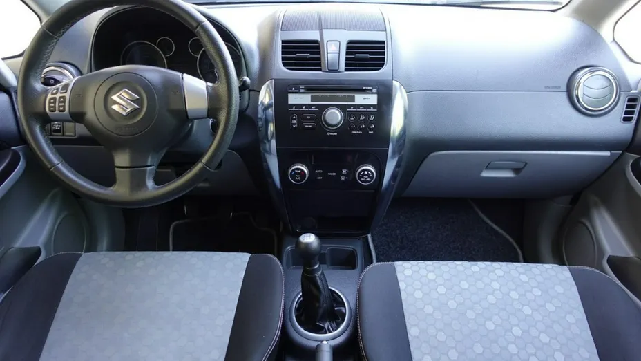 SUZUKI SX4 -