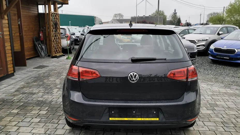 VOLKSWAGEN Golf -
