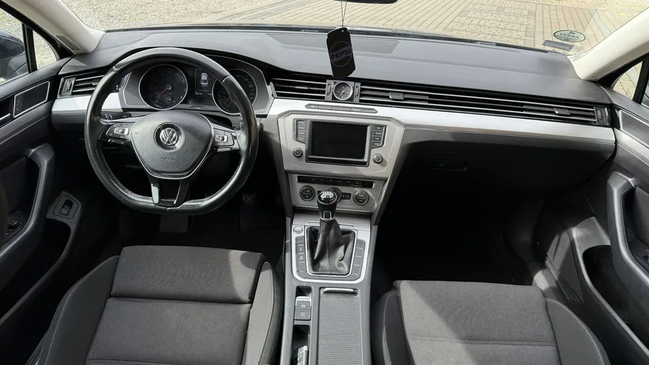 VOLKSWAGEN Passat -