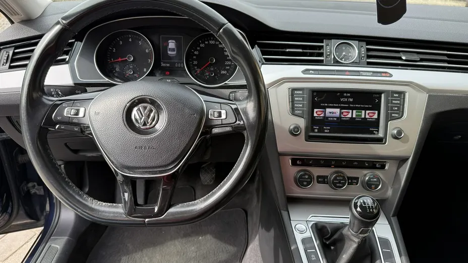 VOLKSWAGEN Passat -