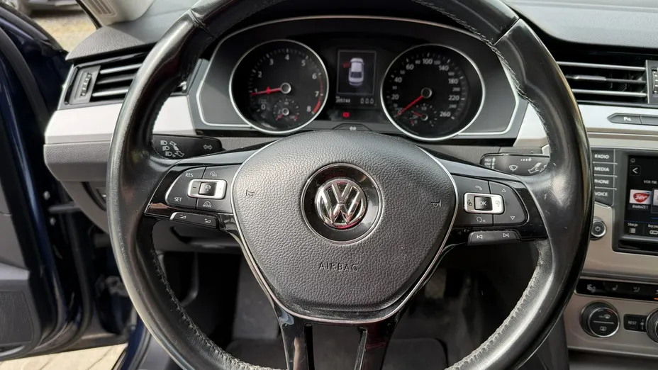 VOLKSWAGEN Passat -