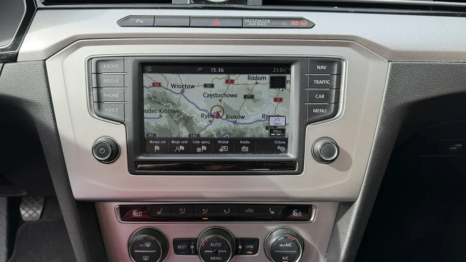 VOLKSWAGEN Passat -