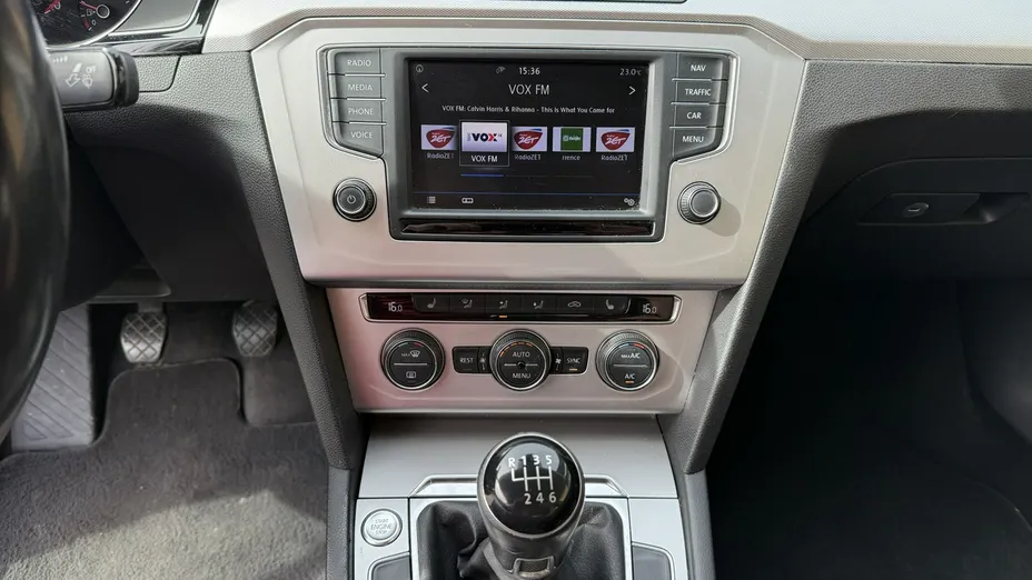 VOLKSWAGEN Passat -