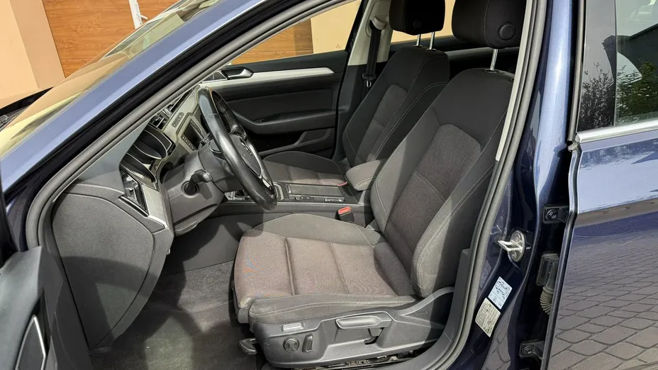 VOLKSWAGEN Passat -