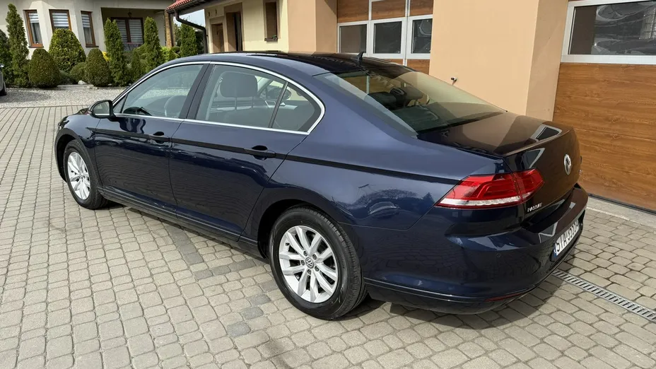 VOLKSWAGEN Passat -